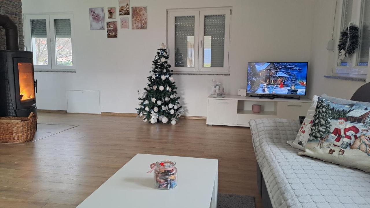 Vikendica Bruse Villa Jaklici ภายนอก รูปภาพ