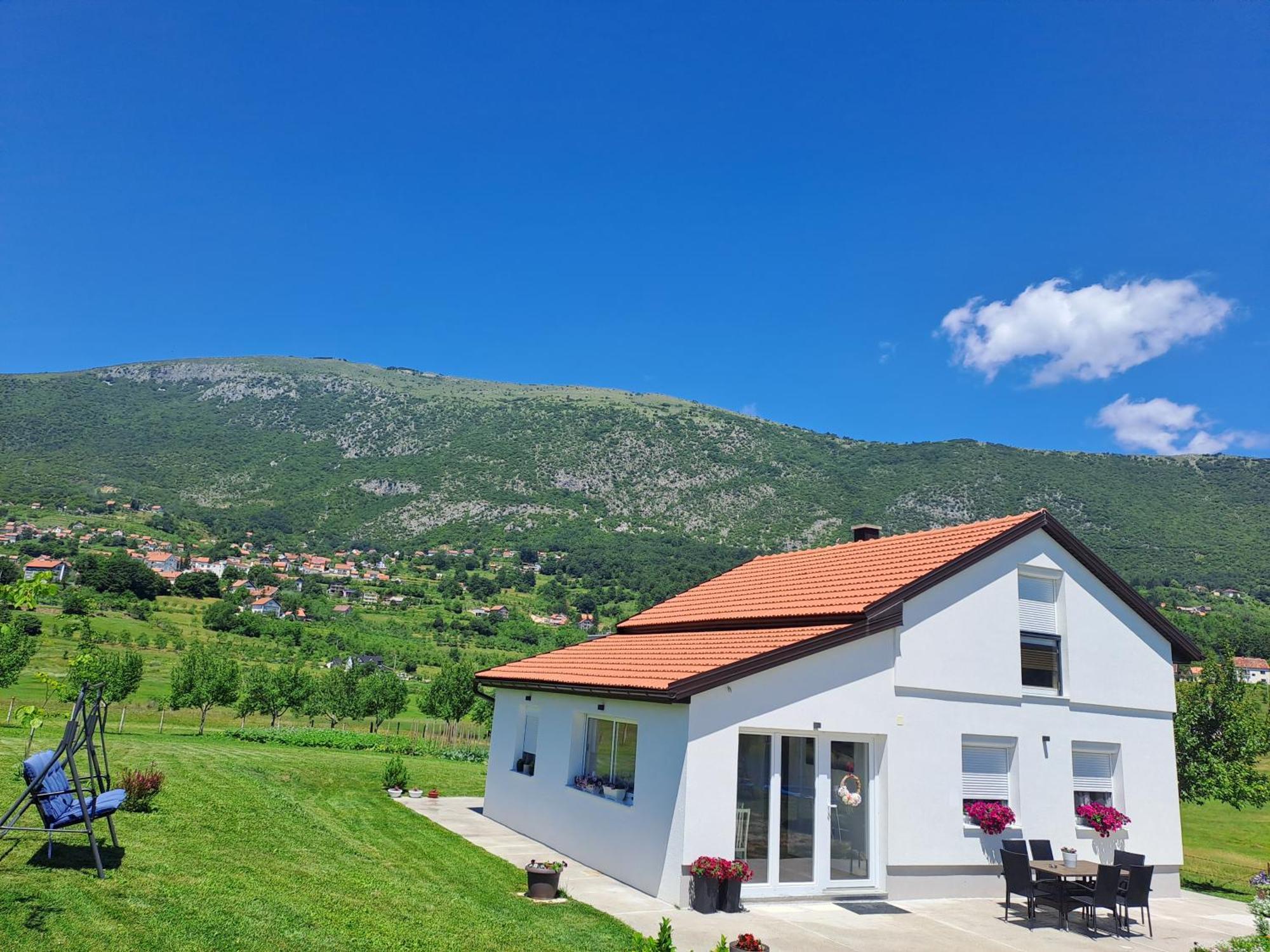 Vikendica Bruse Villa Jaklici ภายนอก รูปภาพ